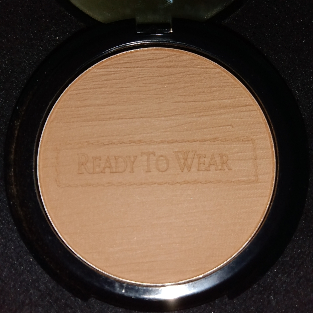 New Dark Powder Compact - Picture 1 of 4